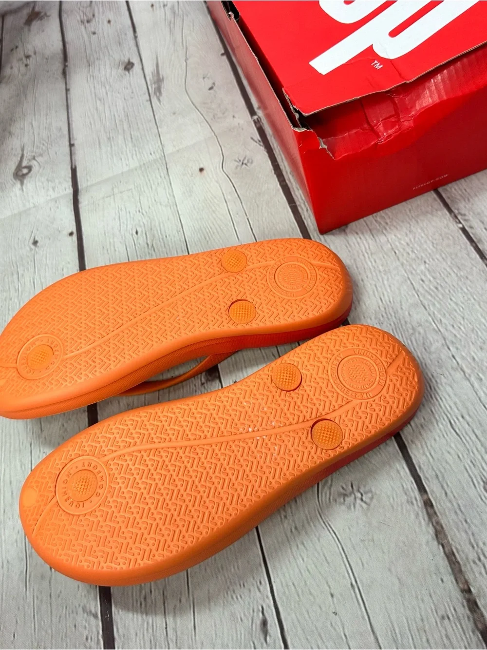 Fitflop IQUSHION red coral ombré Gradient Thong Sandals flip flops kids youth